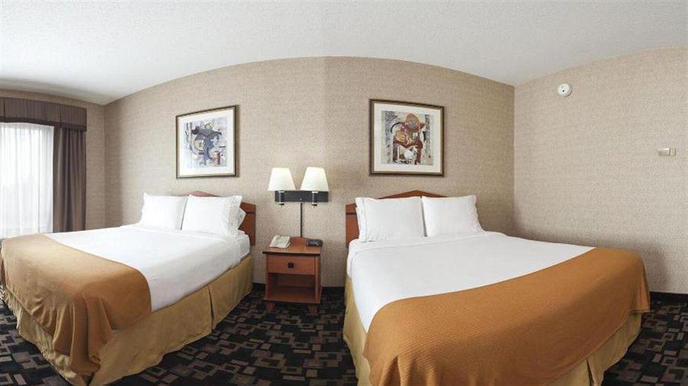 Comfort Inn & Suites Greenwood Near University Exterior photo