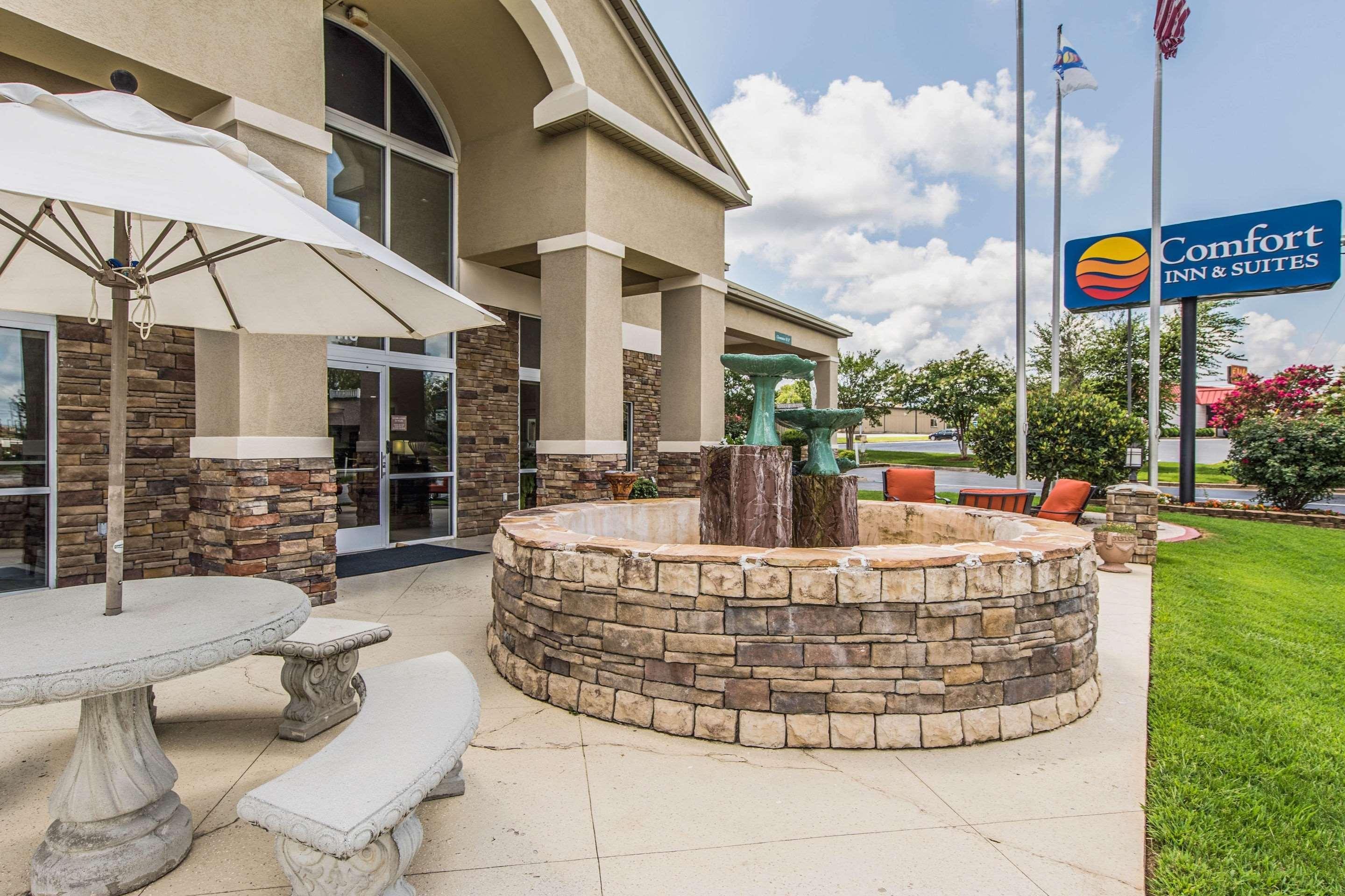 Comfort Inn & Suites Greenwood Near University Exterior photo