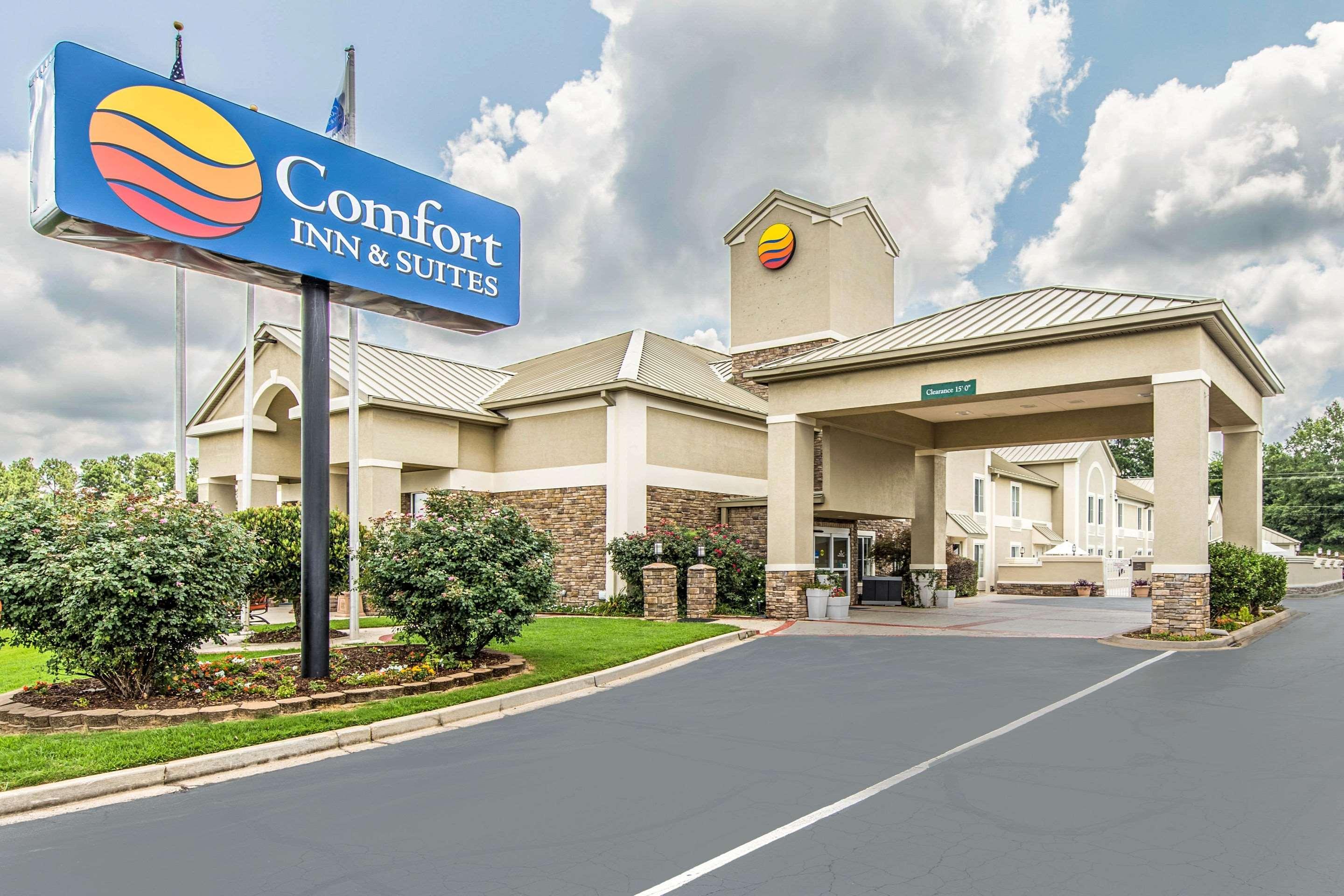 Comfort Inn & Suites Greenwood Near University Exterior photo