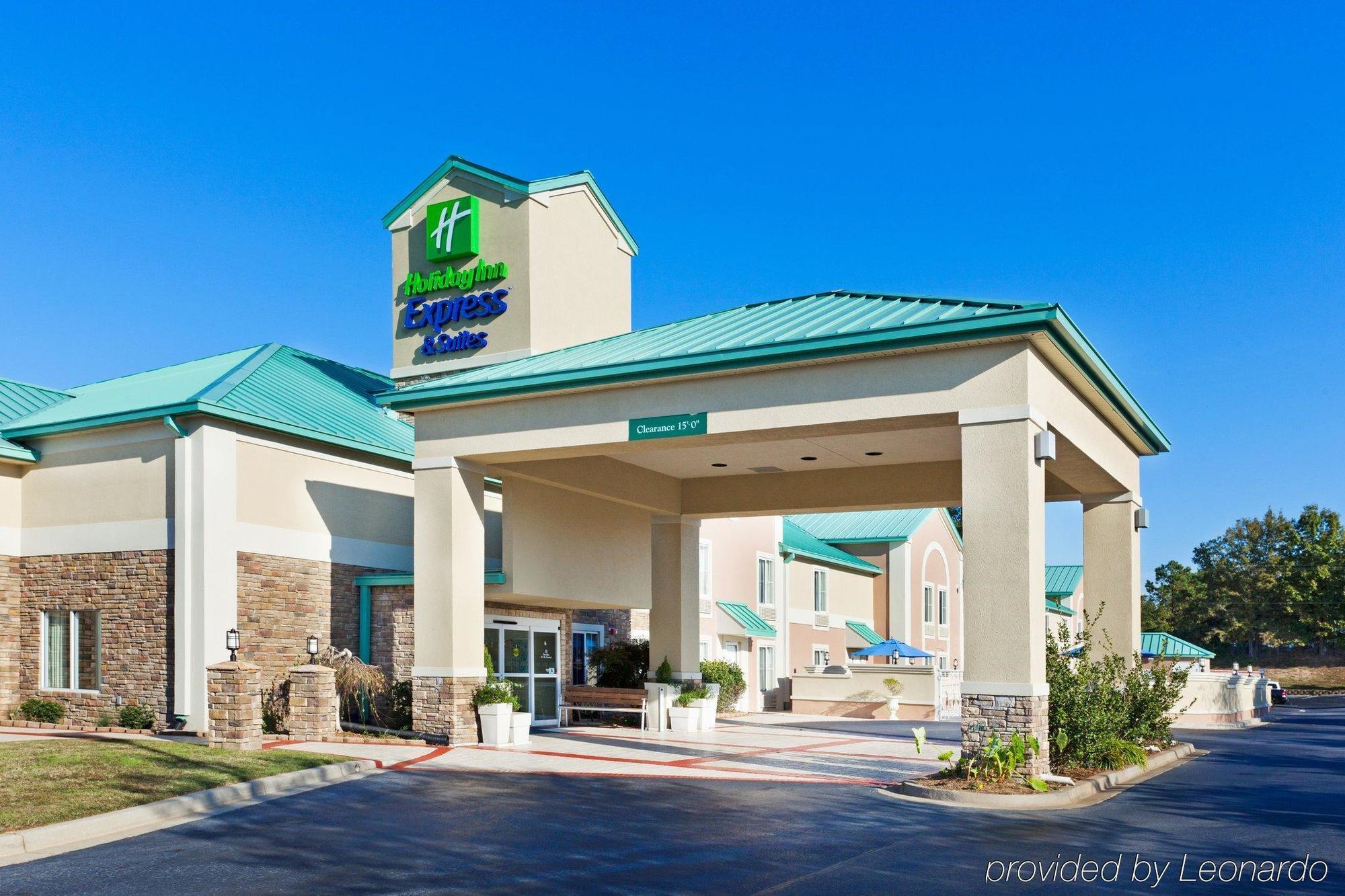 Comfort Inn & Suites Greenwood Near University Exterior photo