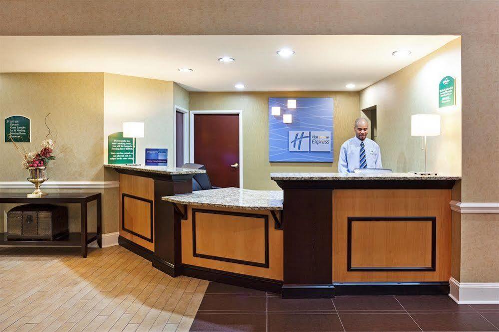 Comfort Inn & Suites Greenwood Near University Exterior photo